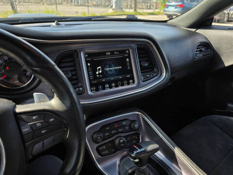 2017 Dodge Challenger 392 HEMI Scat Pack Shaker