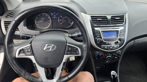 2012 Hyundai Accent SE