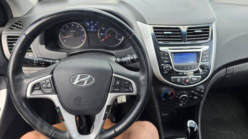 2012 Hyundai Accent SE