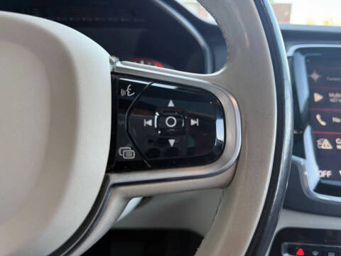 2016 Volvo XC90 T6 Momentum