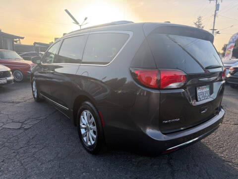 2019 Chrysler Pacifica Touring L