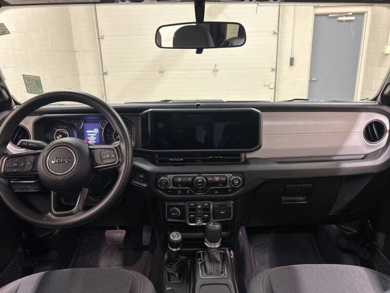 2024 Jeep Gladiator NightHawk