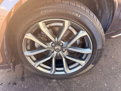 2018 Volvo XC90 T6 Momentum