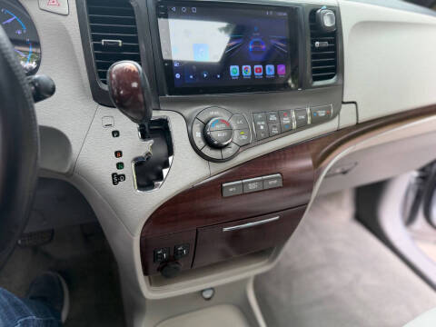 2012 Toyota Sienna XLE 8-Passenger