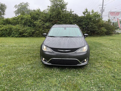 2017 Chrysler Pacifica Touring-L