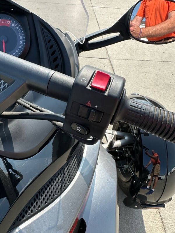 2011 Can-Am SPYDER ROADSTER