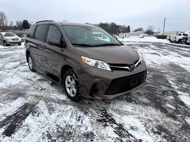 2018 Toyota Sienna LE Mobility 7-Passenger