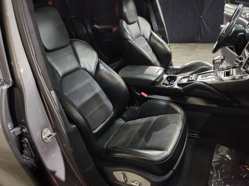 2013 Porsche Cayenne GTS