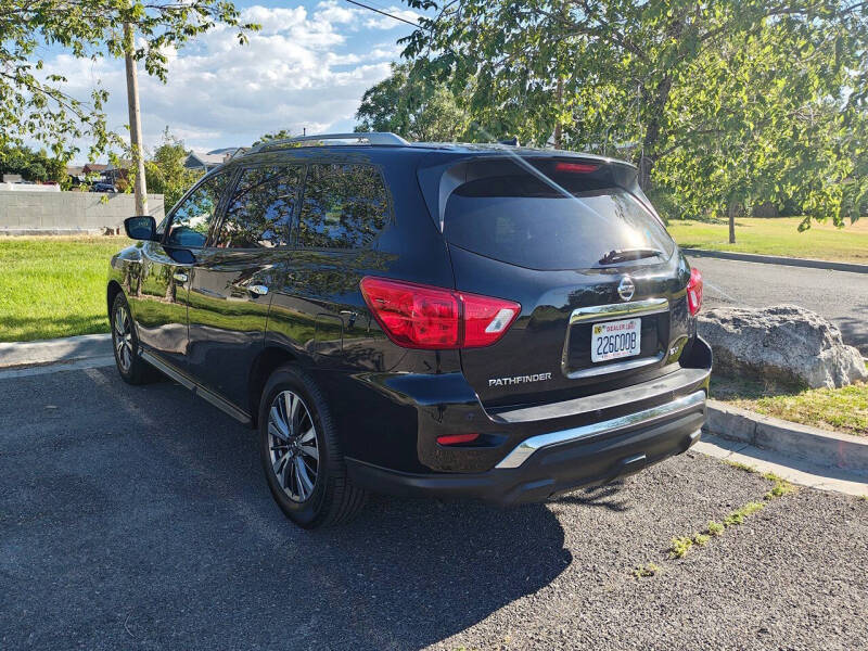 2018 Nissan Pathfinder SV