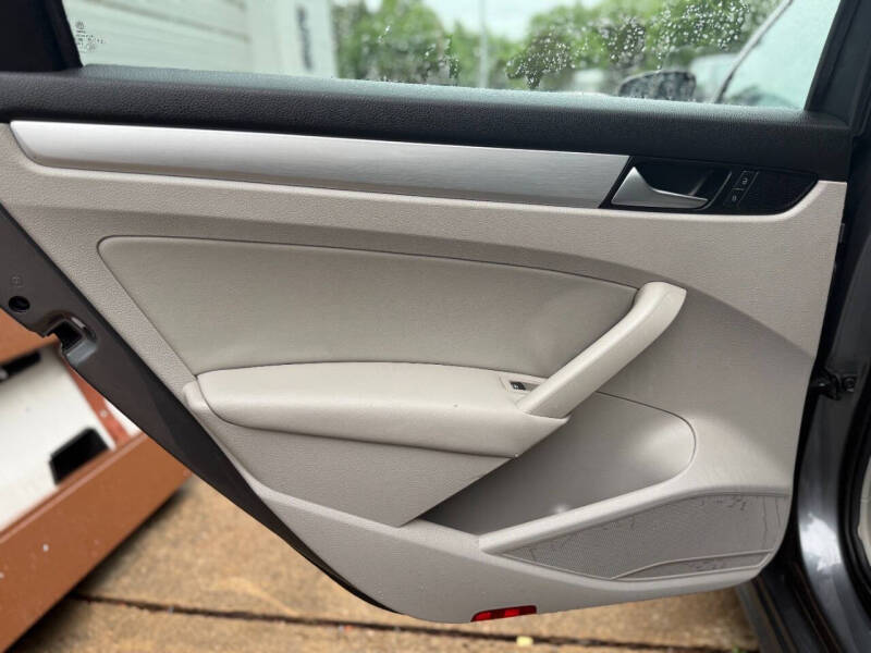 2013 Volkswagen Passat SE