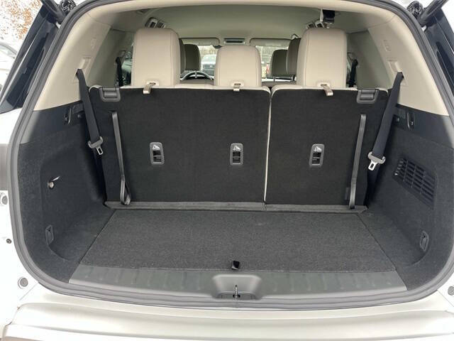 2025 Nissan Pathfinder SL