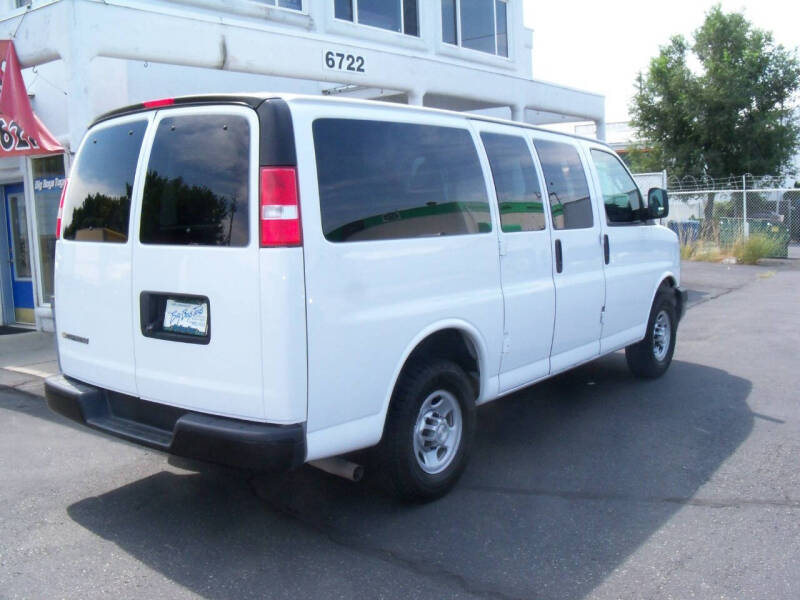 2017 Chevrolet Express Passenger LS photo 8