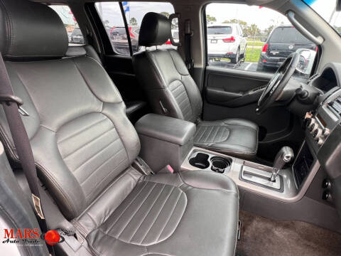 2005 Nissan Pathfinder LE