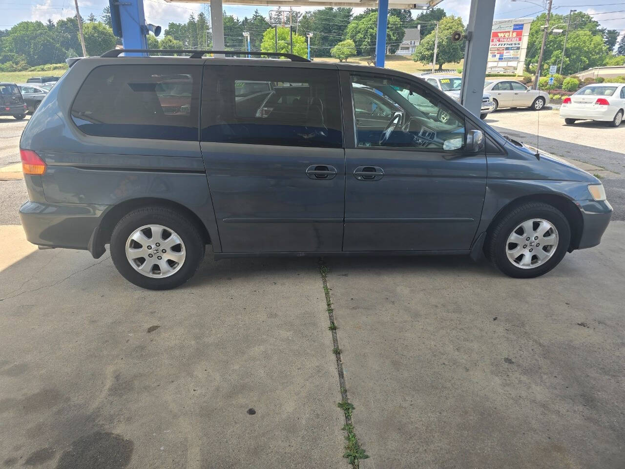 2003 Honda Odyssey for sale at QUEENSGATE AUTO SALES in York, PA