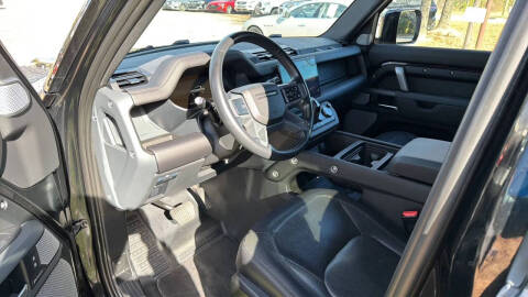 2024 Land Rover Defender 130 P400 X-Dynamic SE