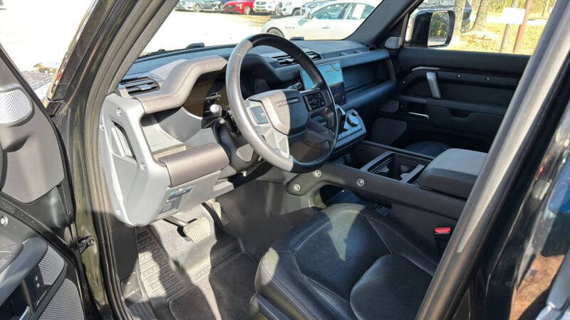 2024 Land Rover Defender 130 P400 X-Dynamic SE