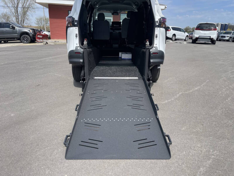 2025 Toyota Sienna LE 8-Passenger