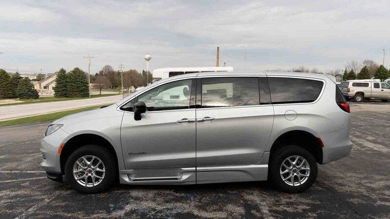 2024 Chrysler Voyager LX