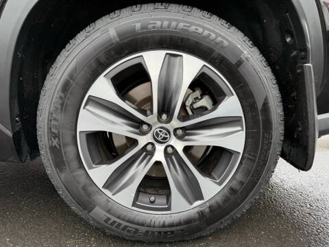 2022 Toyota Highlander Hybrid XLE