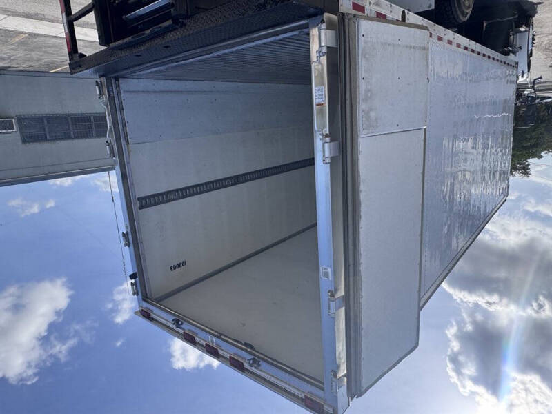 2018 Freightliner M2 106