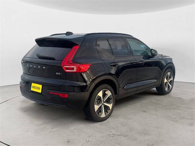 2023 Volvo XC40 B5 Plus Dark Theme