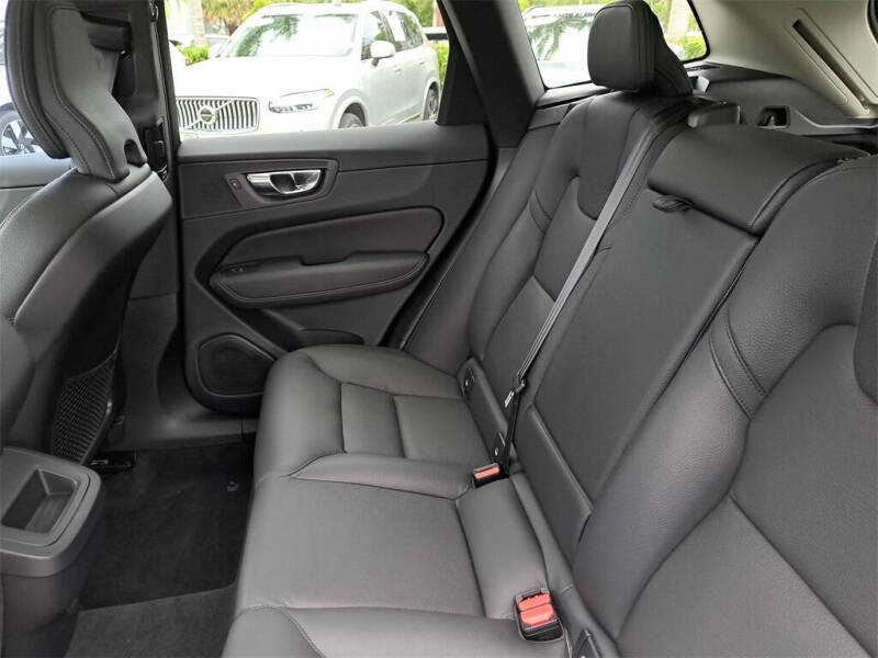 2022 Volvo XC60 B5 Momentum