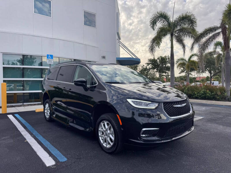 2022 Chrysler Pacifica Touring L