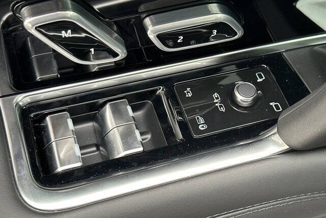 2025 Land Rover Range Rover P400 SE