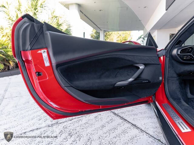 2025 Ferrari 296 GTS