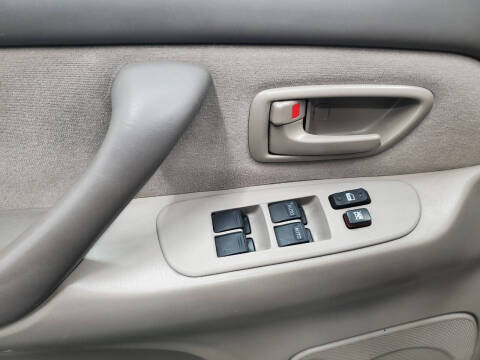 2005 Toyota Sequoia SR5