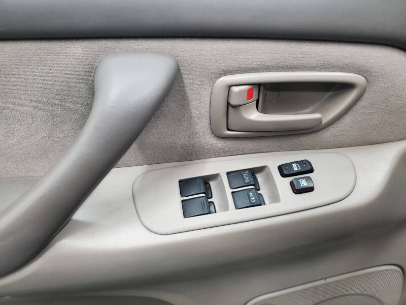 2005 Toyota Sequoia SR5