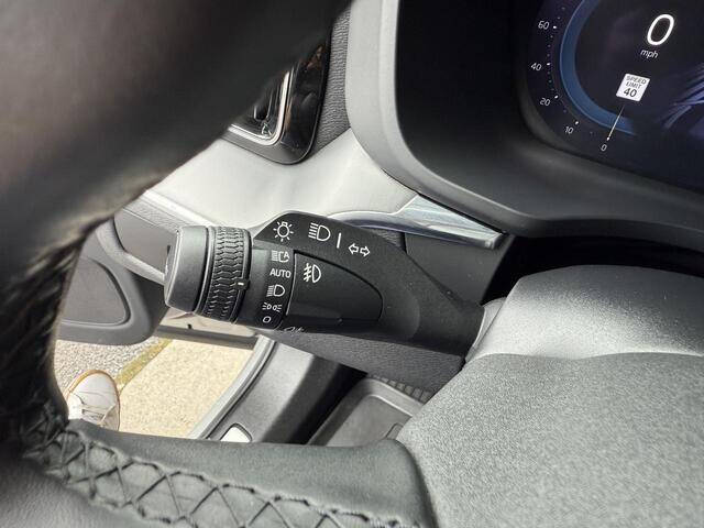 2024 Volvo XC60 B5 Core Dark Theme