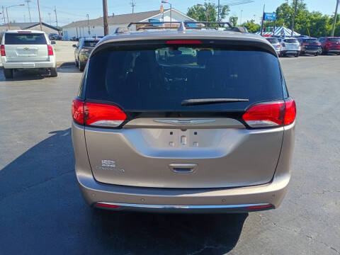 2017 Chrysler Pacifica Touring Plus