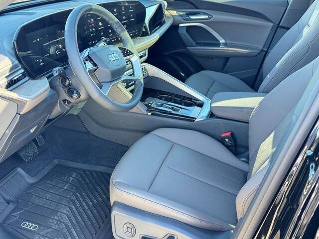 2025 Audi Q5 quattro Premium TFSI