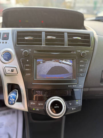 2013 Toyota Prius v Five