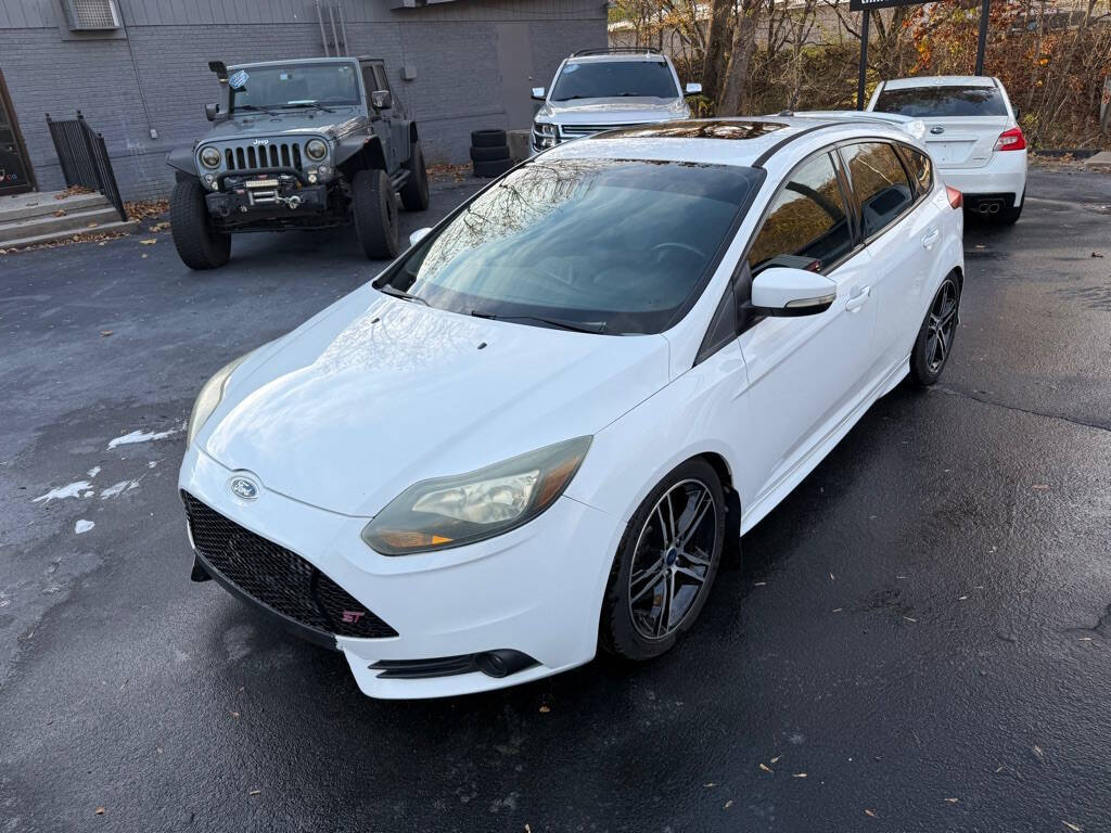 White 2014 Ford Focus ST ST 4dr Hatchback 52
