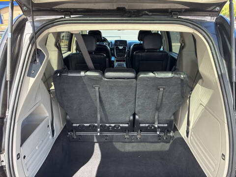 2016 Chrysler Town and Country Touring