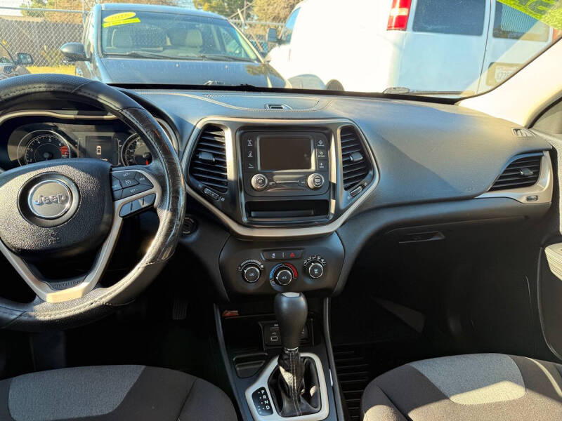 2016 Jeep Cherokee Sport