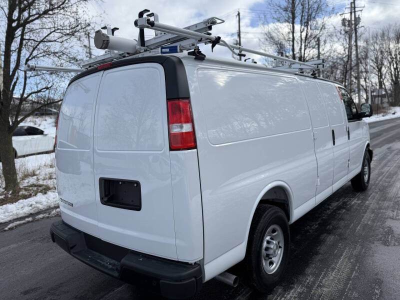 2025 Chevrolet Express 2500