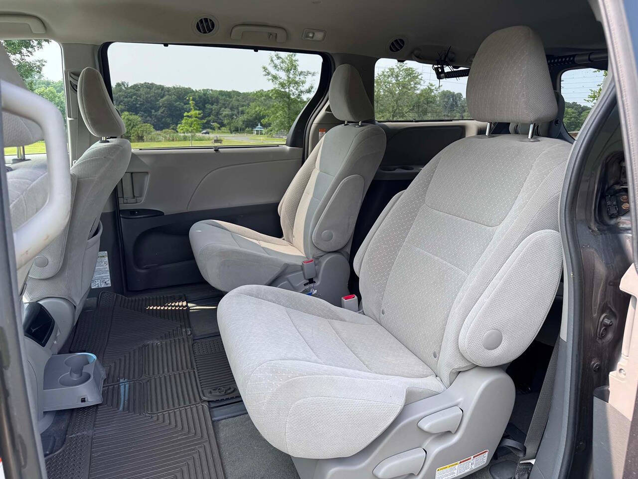 2017 Toyota Sienna 8
