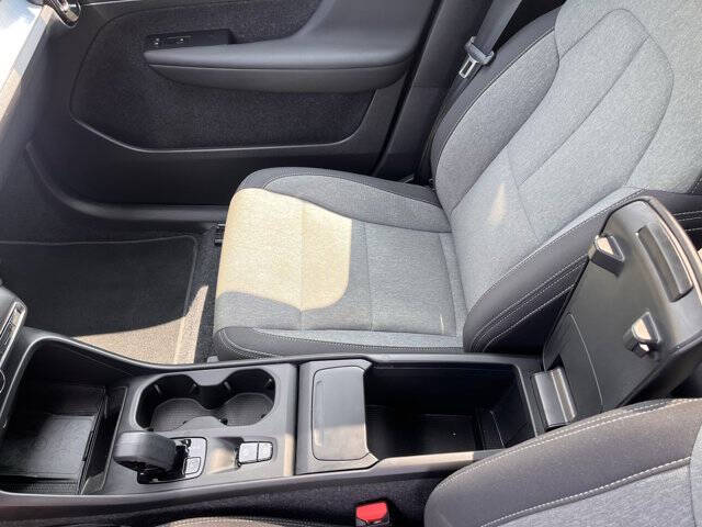 2025 Volvo XC40 B5 Core Bright Theme