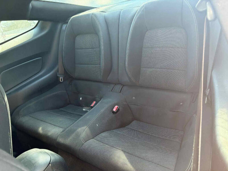 2017 Ford Mustang V6