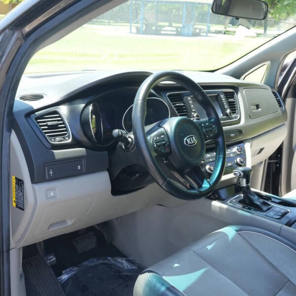 2017 Kia Sedona LX