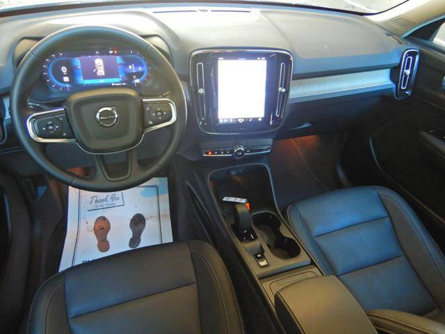 2025 Volvo XC40 B5 Core Bright Theme