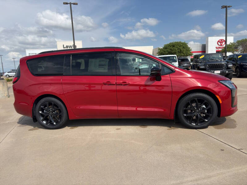 2027 Chrysler Pacifica Limited