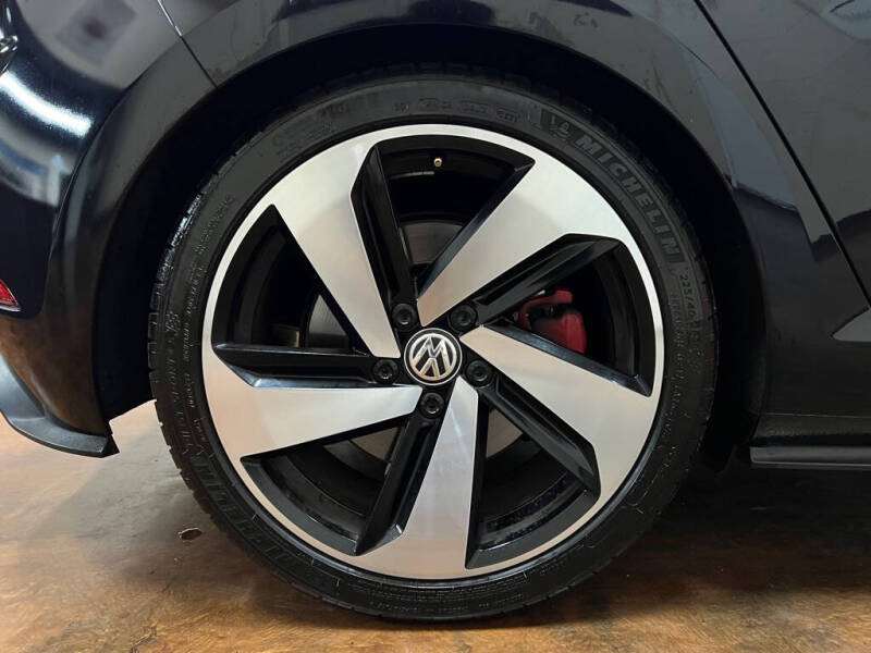 2019 Volkswagen Golf GTI S