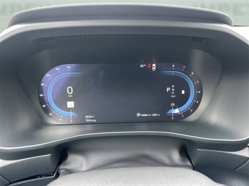 2025 Volvo XC40 B5 Plus Dark Theme