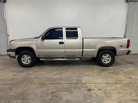 2004 Chevrolet Silverado 1500 for sale at Daniel Used Auto Sales in Dallas GA