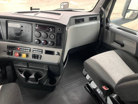 2019 Freightliner CASCADIA 126