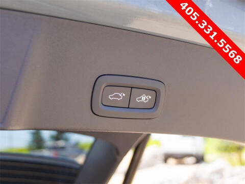 2023 Volvo XC40 B5 Plus Bright Theme